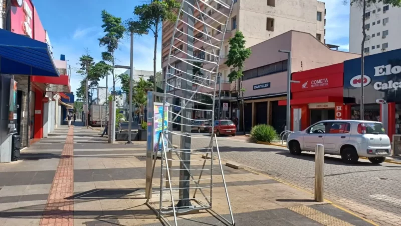 Sem ônibus, maratona a pé ou fazer empréstimo com o chefe foram saídas para trabalhador