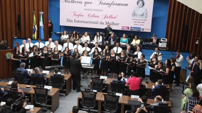 Com apenas duas deputadas na Casa, sessão na Assembleia homenageia mulheres