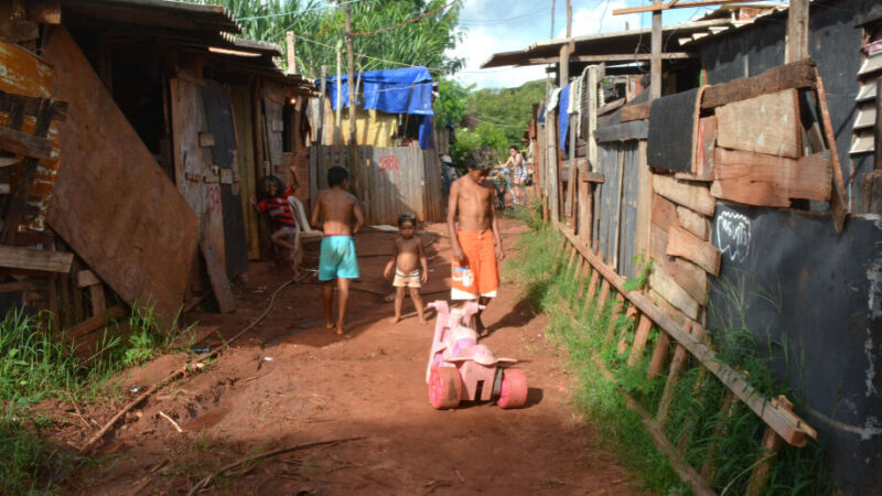 Em 4 anos, número de famílias que moram em favelas dispara na Capital