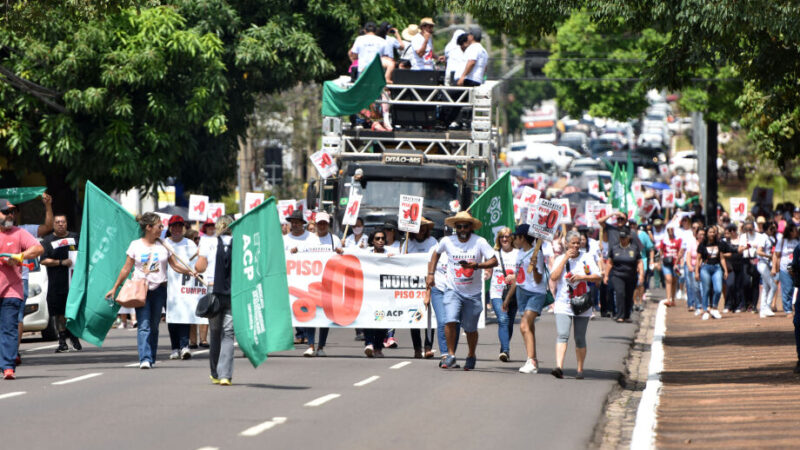 Professores da Capital ameaçam parar as atividades nesta quarta-feira