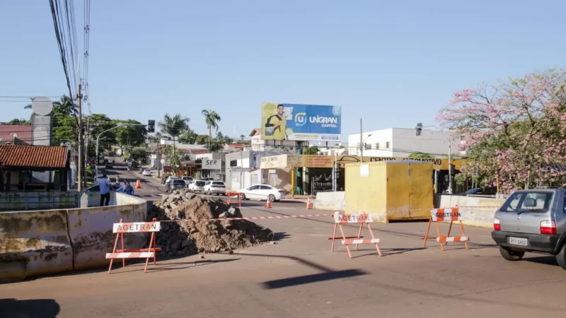 Sem prazo para conclusão, começam as obras de recuperação da José Antônio e Lago do Amor