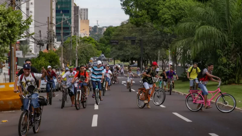 Passeio ciclístico de 1º de maio mostra que o amor pela bike atravessa gerações em Campo Grande