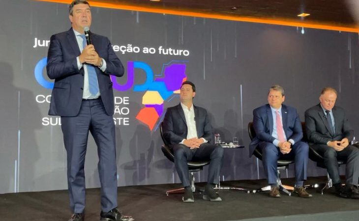 Em reunião com governadores, Eduardo Riedel defende que reforma seja para o País