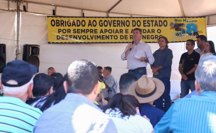 Em Rio Negro, governador autoriza obras e inaugura granja que amplia suinocultura