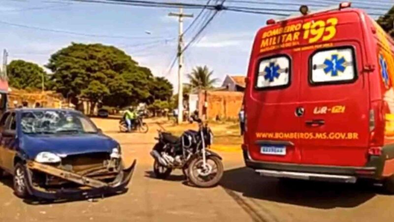 Motociclista é arremessada por cima de carro após batida em avenida de Campo Grande