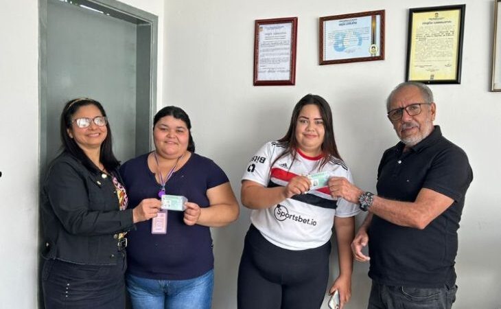 Detran entrega das primeiras habilitações do programa CNH MS Social em Dourados