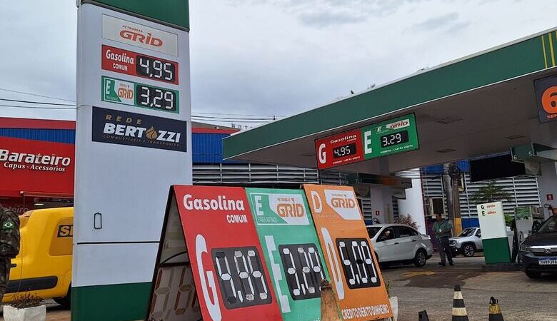 Gasolina comum tem preço estável por duas semanas na Capital