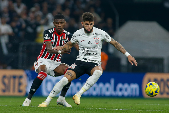 São Paulo e Corinthians duelam por vaga na final da Copa do Brasil