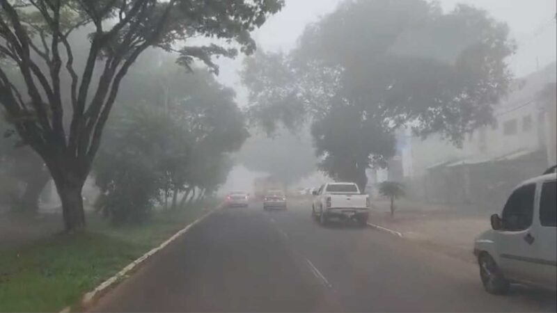 Neblina encobre Ponta Porã e temperatura cai com sensação térmica de 8°C