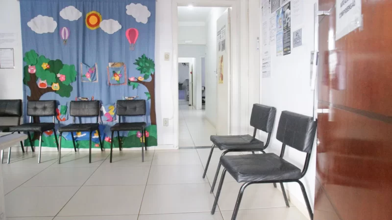 Candidato a conselheiro tutelar, técnico de enfermagem é suspeito de bater em criança em UBS