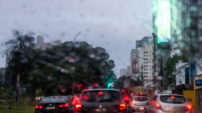 Temporal avança com ventos de 65 km/h e 120 milímetros de chuva em cidades em MS