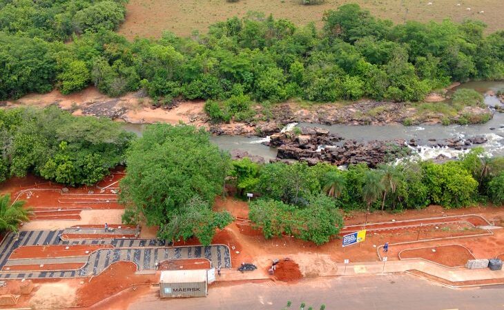 Obra de urbanização da Cachoeira dos Diamantes anima moradores e motiva comerciantes de Rochedo