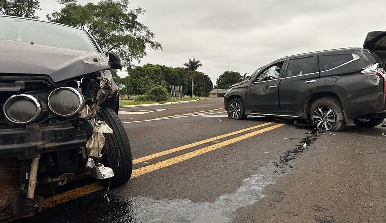 Acidente entre veículos deixa cinco pessoas feridas na BR-267, em Guia Lopes