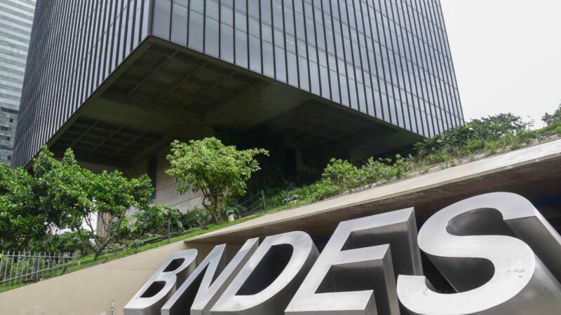 Venda de ações detidas pelo BNDES liberaria R$ 60 bi para governo investir