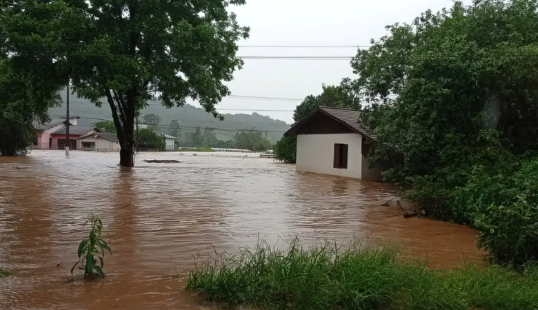 Novos temporais matam quatro pessoas no Rio Grande do Sul