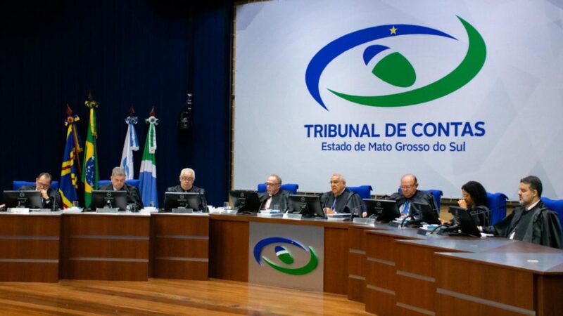 Conselheiros relatam 99 processos em sessão do Pleno