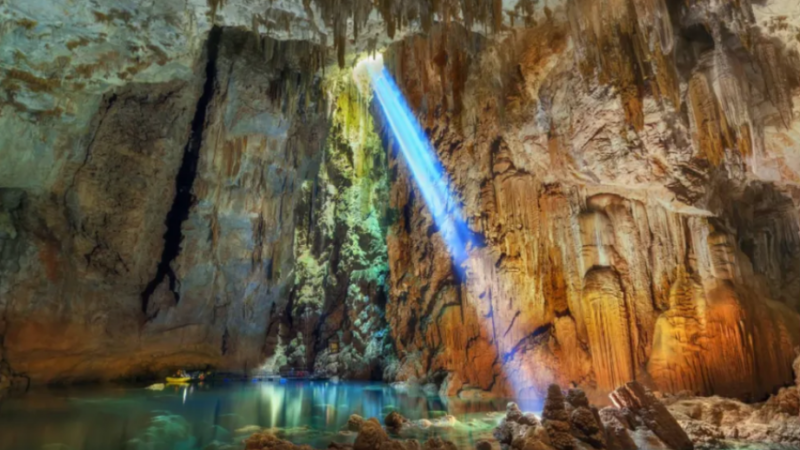 Abismo Anhumas substitui rapel tradicional pelo elétrico e amplia público de turistas