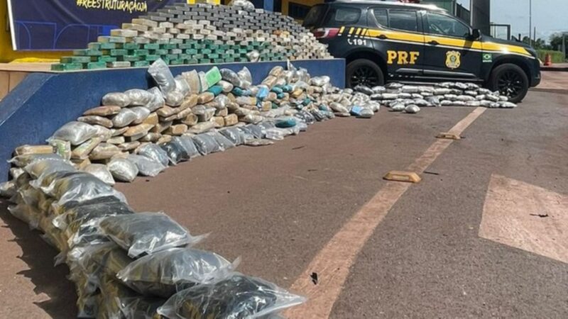 Sete são presos, após PRF encontrar droga em lataria de ônibus em Corumbá