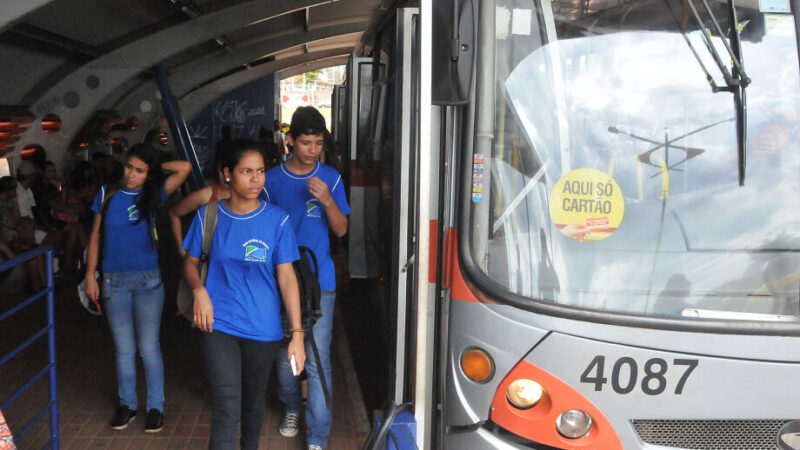 Apesar da lei, acordo garante entrega de passe do estudante durante todo o ano