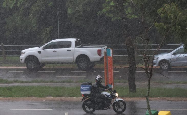 Previsão de chuvas e tempestades amenizam altas temperaturas nesta quinta-feira