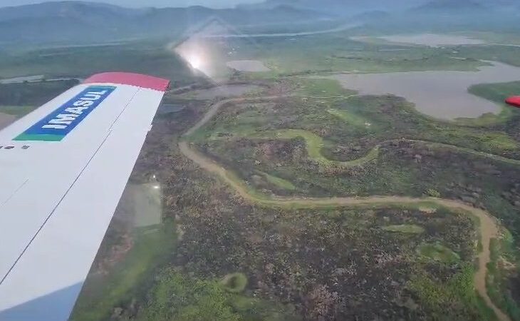 Com aeronaves e equipes em solo, bombeiros de MS atuam para controlar incêndio no Pantanal