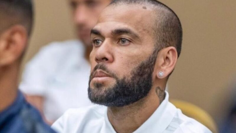 Daniel Alves sai da prisão na Espanha após pagar fiança de R$ 5,5 milhões