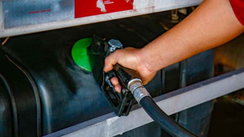 Preço do diesel fecha em alta com média nacional de R$ 6,206 por litro