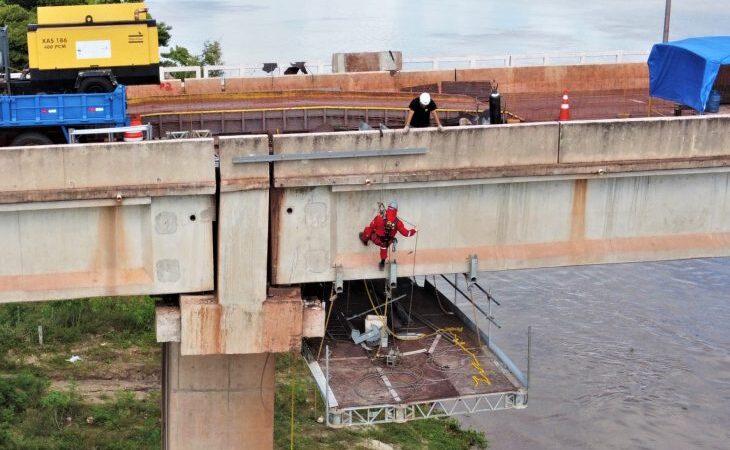 Com estrutura de última geração e apoio de alpinistas, Governo de MS avança nos reparos da ponte sobre o rio Paraguai