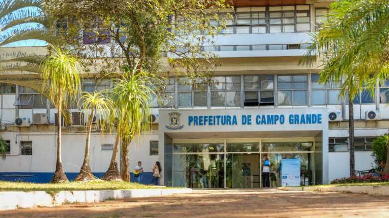 Aprovados em processos seletivos estão sendo convocados pela prefeitura; confira