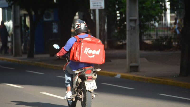 Justiça nega liminar e mantém cobrança da taxa de serviço do iFood