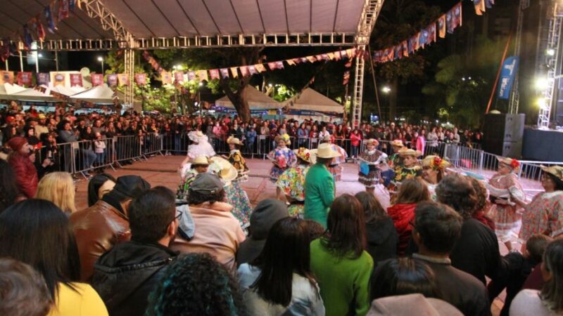 Arraiá de Santo Antônio tem Munhoz e Mariano em primeiro dia de festa; confira as atrações