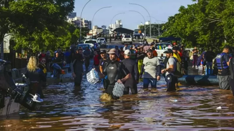 Para auxiliar com vítimas da tragédia, grupo com 14 socorristas e médicos de MS vai para o RS