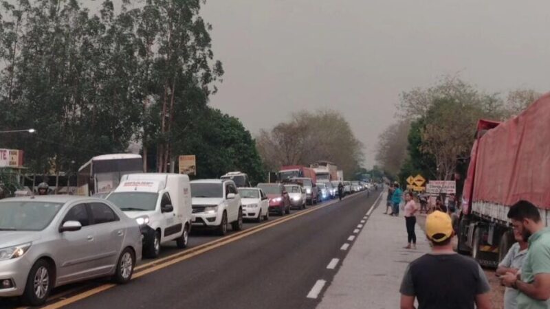 Fumaça e fogo no Pantanal fecham aeroporto de Corumbá e BR-262 em Miranda