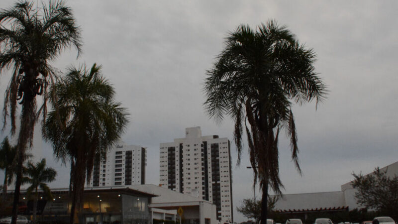 Chuva e temperatura amena devem marcar final de semana na Capital