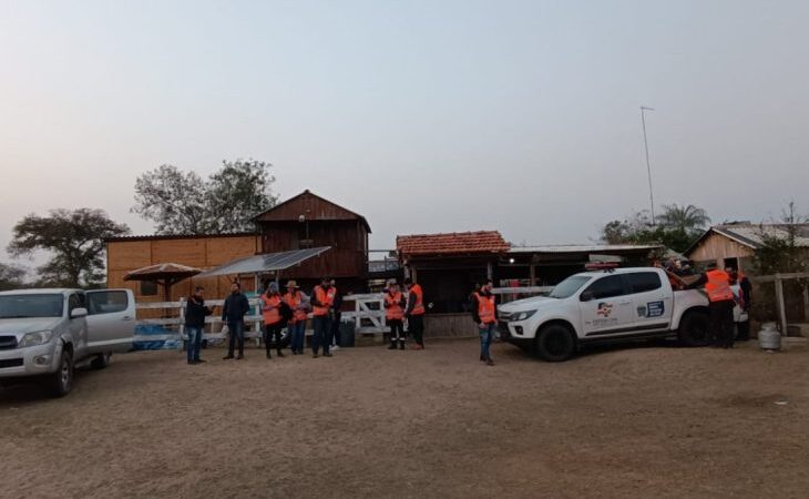 Voluntários chegam ao interior do Pantanal para levar ajuda e dar assistência aos ribeirinhos