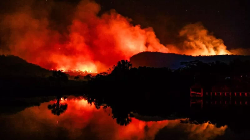 Incêndios consomem enormes áreas de vegetação em propriedades de São Gabriel do Oeste