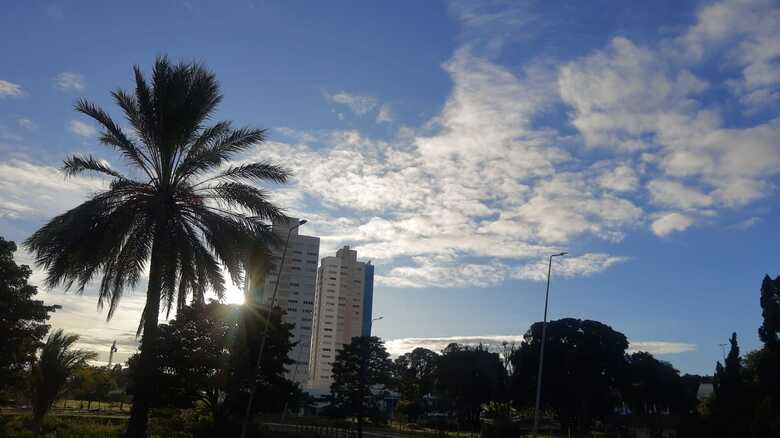 Sol predomina, mas meteorologia não descarta chuvas rápidas nesta terça em MS