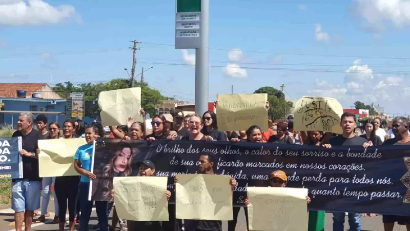 Sensibilizados com morte de Edilaine, moradores de Bandeirantes se unem em protesto na BR-163