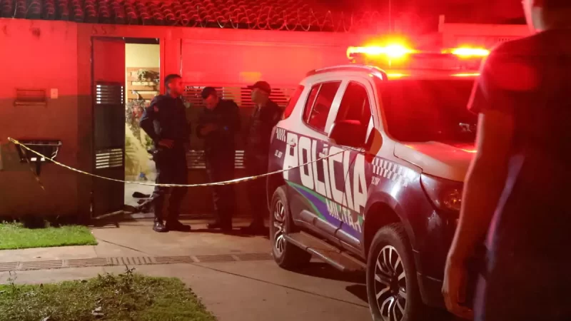 Dupla invade casa e tenta matar morador na frente da filha de 6 anos em Campo Grande