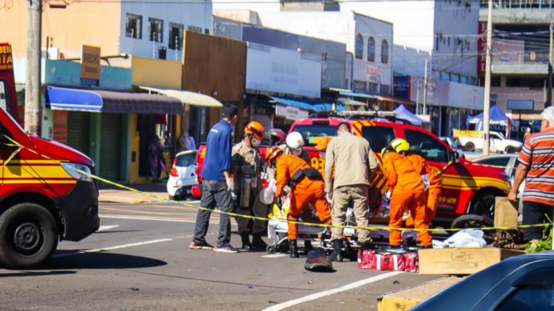 Morre motociclista atingido por moto de alta cilindrada em cruzamento no Centro de Campo Grande