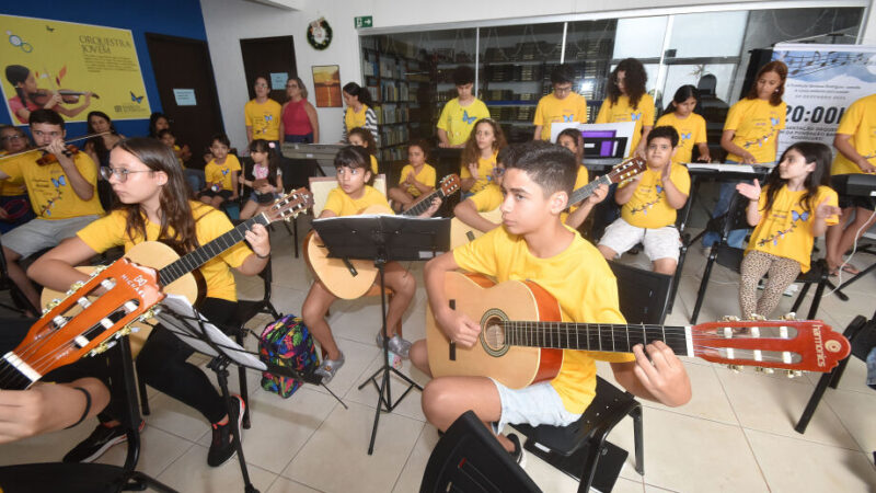 ‘Show’ de fim de ano da Fundação Barbosa Rodrigues une novos e velhos talentos no palco