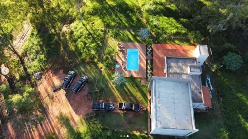 Polícia cumpre mandado em chácara de dona de loja chique em MS