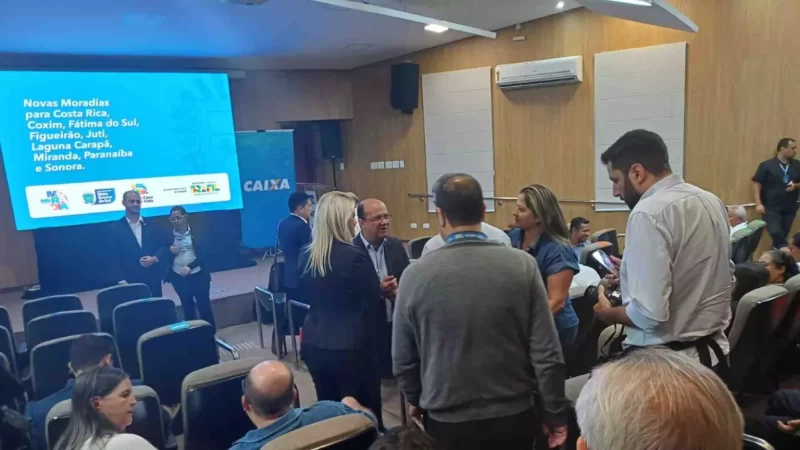 Prefeitos do interior ficam presos em protesto do MST e perdem evento com ministra