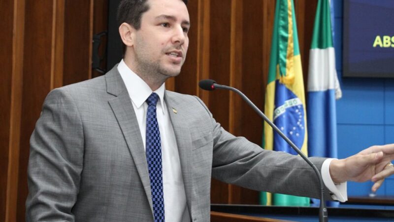 Projeto institui política de alfabetização digital para idosos