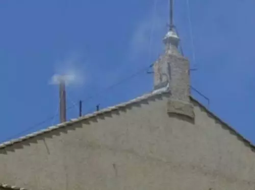 NOVO PAPA ELEITO: fumaça branca é vista na Capela Sistina