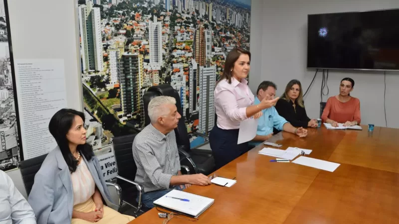 Adriane Lopes anuncia contratos de gestão e redução de 40% no tempo do processo de licitação