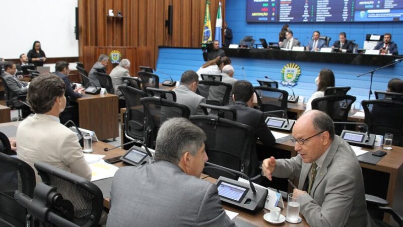 Deputados apreciam quatro propostas na última sessão da semana