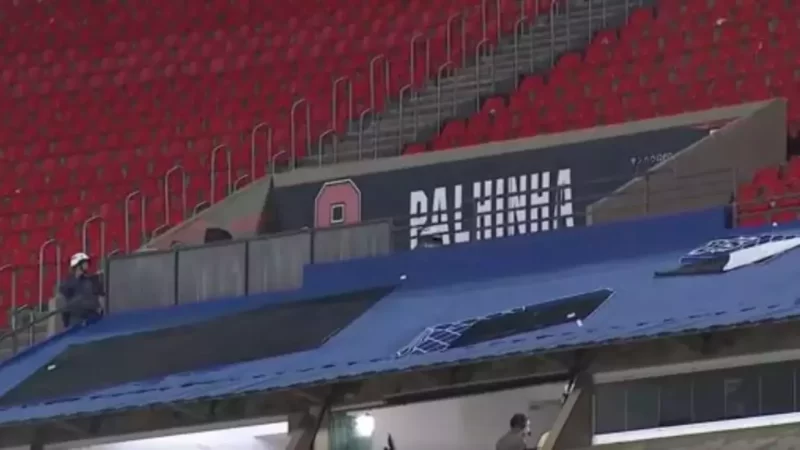 Dois torcedores são internados após serem atingidos por placa de metal que caiu no MorumBis