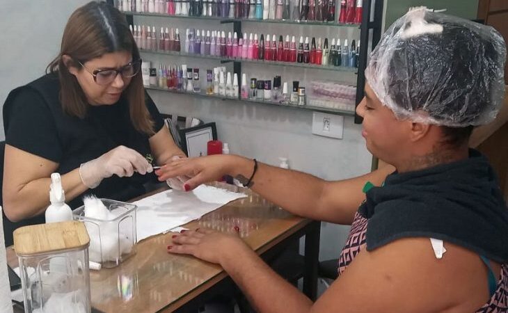 Ação de beleza leva acolhimento, autoestima e dignidade a pessoas egressas do sistema prisional de MS