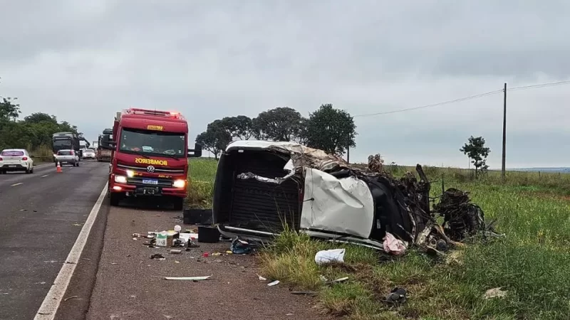 Batida entre caminhão-baú e picape acaba com motorista morto na BR-262 em Campo Grande